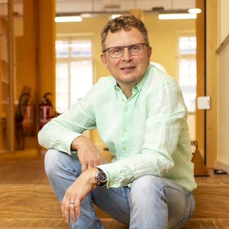 Lars Kaufmann: „Ich bin das Öl im Getriebe und helfe, dass es überall flüssig und rund läuft.“ Lars Kaufmann: „Ich bin das Öl im Getriebe und helfe, dass es überall flüssig und rund läuft.“