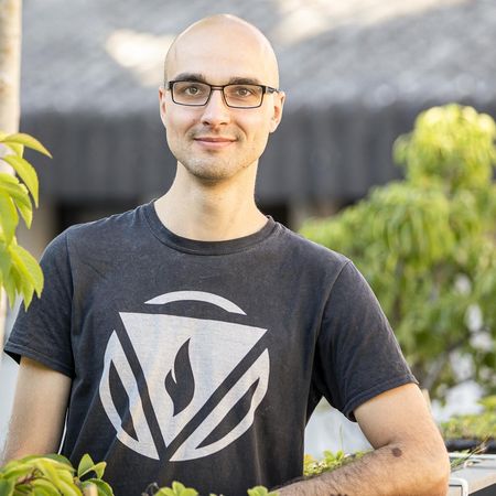 Nico Englert: „Code funktioniert für mich erst dann, wenn ich keinen Weg mehr sehe ein unerwartetes Verhalten zu bekommen.“ Nico Englert: „Code funktioniert für mich erst dann, wenn ich keinen Weg mehr sehe ein unerwartetes Verhalten zu bekommen.“
