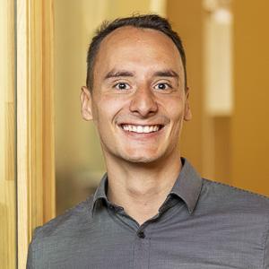 Simon Poppinga im bluehands-Büro